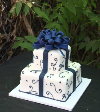 Bow 2009 Present fondant wedding cake, Dark midnight blue sugar bow