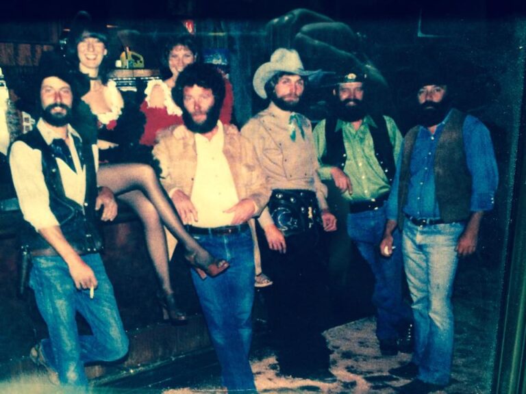 Cowboys in a bar465714167_10228504004965741_585376193358305198_n